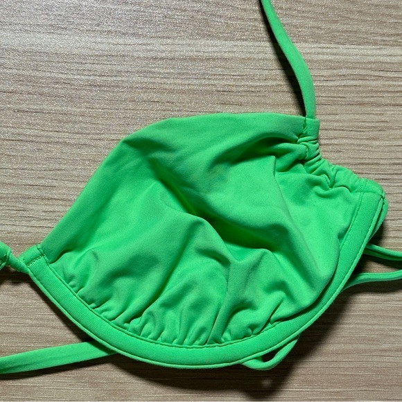 •WEWOREWHAT Ruched Underwire Top and Delilah Bottom bikini set in Neon Green - Picture 4 of 15